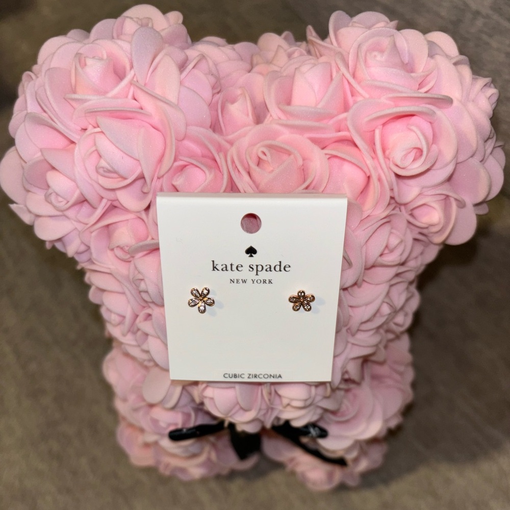 Kate Spade ♠️ Gleaming Gardenia Flower Studs